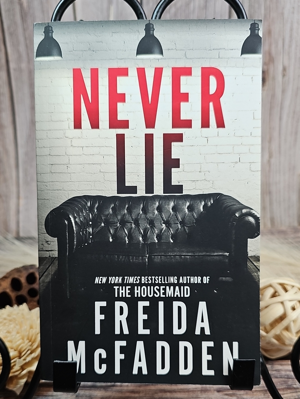 NEW FREIDA McFADDEN NEVER LIE PAPERBACK BOOK